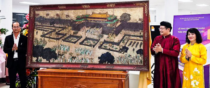 Start your gallery journey with Hue’s vibrant market